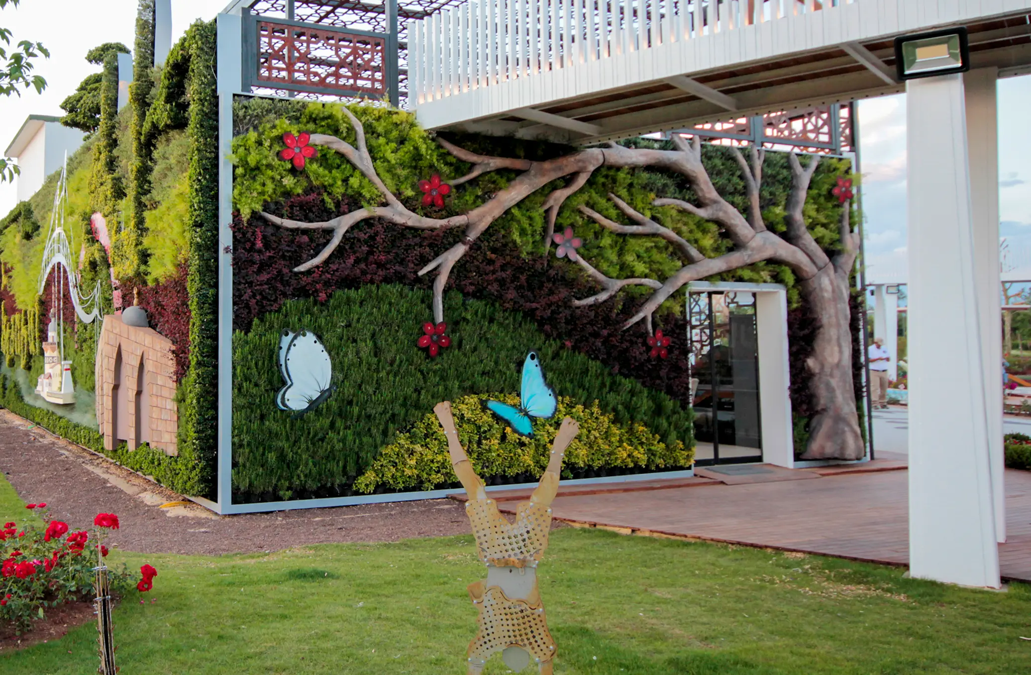 Expo Antalya peyzaj projesi ve dikey bahçe uygulaması örneği.