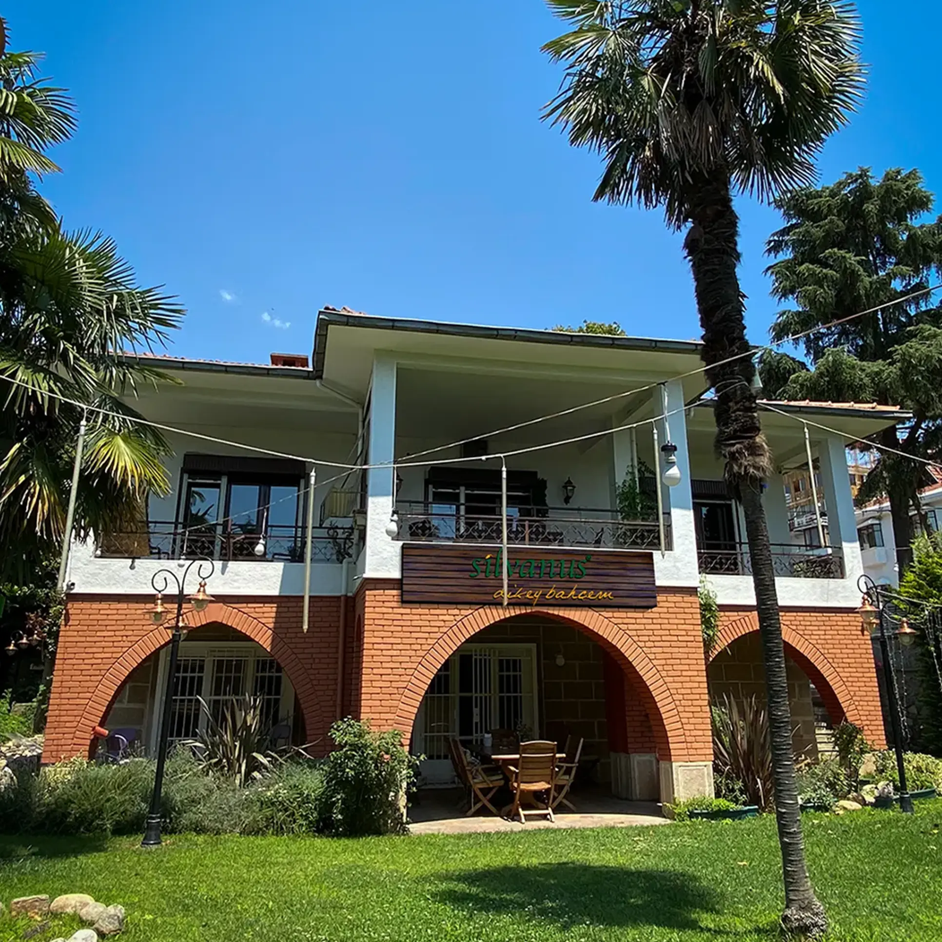 Silvanus peyzaj kurumsal kimliği ve profesyonel bahçe tasarım ekibi.